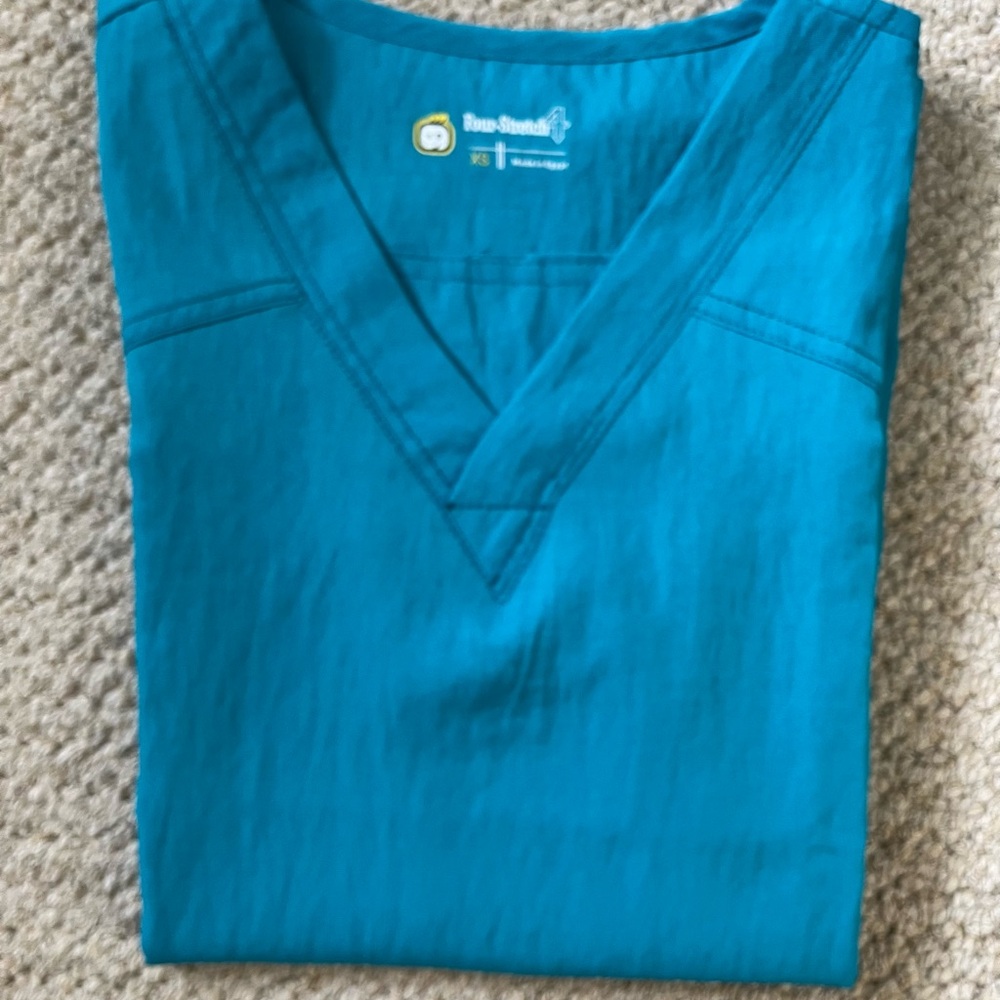 Turquoise Wonder Wink Women’s XS scrub top